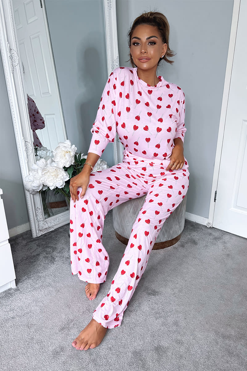 Veel Schrikken Wees tevreden Pink Heart Print Long Sleeve Pyjama Set | In The Style USA